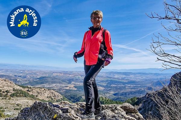 Rantaelämän sijaan talvet Espanjan Fuengirolassa asuvaa Riitta Pulkkia kiinnostavat paikallinen luonto, kasvit ja patikointi. Kuva: Riitta Pulkin kotialbumi