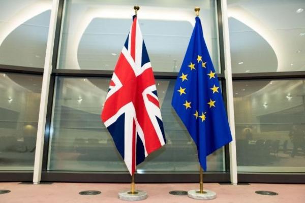 EU:n ja Iso-Britannian liput